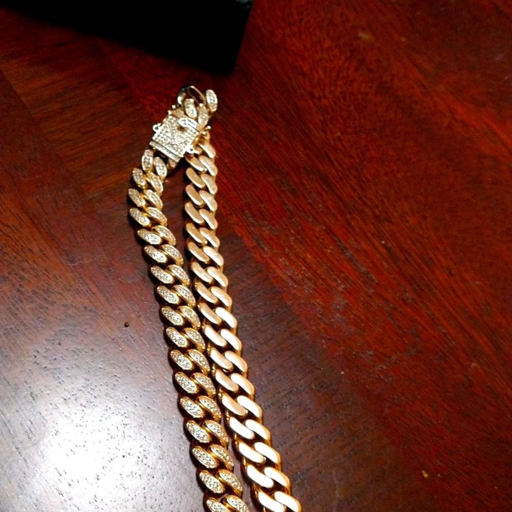 Gold plated cuban link chain 18" inches